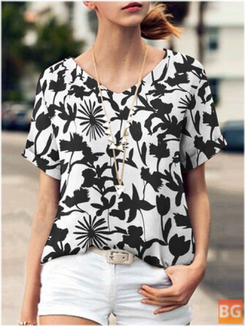 Short-Sleeve V Neck Blouse with a Printed Pattern