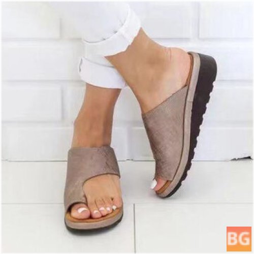 Toe-Clip Wedge Sandals