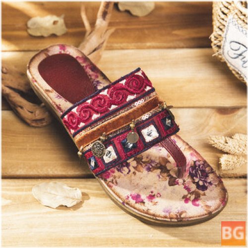 Women's Flat Sandals with a Flower Pattern