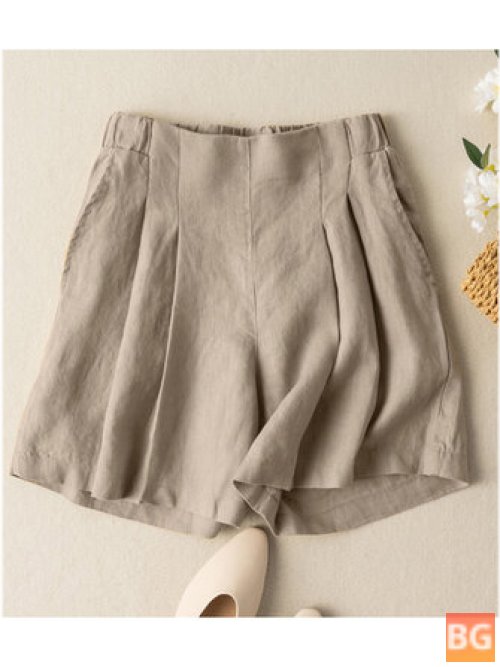 Casual Shorts with a Ruched Pocket